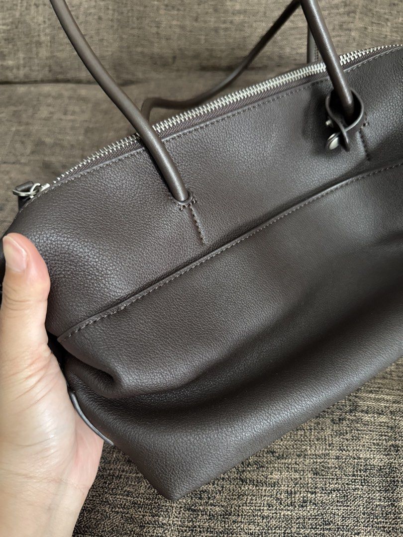 Dark Brown Leather Shoulder Bag (Category: Luxury Bags & Wallets) located in Taguig. Submitted by preloved_bycarla (Listing ID 1461610672, Image 2). Description: - Classic dark brown leather shoulder bag - Secure zip closure on top - Multiple interior pockets, including a zippered one - Comfortable shoulder straps - Simple and functional design - Ideal for everyday use Bought from CMG Powerplant Mall. Genuine leather. Barely used just stored. Rfs