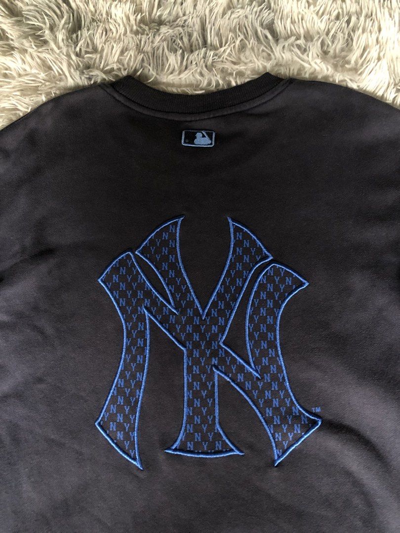 Dark Gray Mlb Sweater (Category: Coats, Jackets and Outerwear) located in Bacoor. Submitted by thrift2dy (Listing ID 1461773717, Image 2). Description: Dimes : Width 21 Length 27 ⚫️ No Issue ⚫️Best Fit large to xl ⚫️Large On Tag ₱800💵 PM FOR MORE DETAILS!.