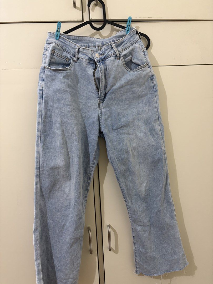DAZY Light Wash Denim Jeans Size L (Category: Jeans) located in Cabanatuan. Submitted by sourdoodles (Listing ID 1461782235, Image 1). Description: - Brand: DAZY - Style: Light wash denim jeans - Fit: High-waisted, straight leg - Details: Frayed hem, zipper & button closure - Pockets: Front and back - Versatile: Perfect staple piece for any outfit.