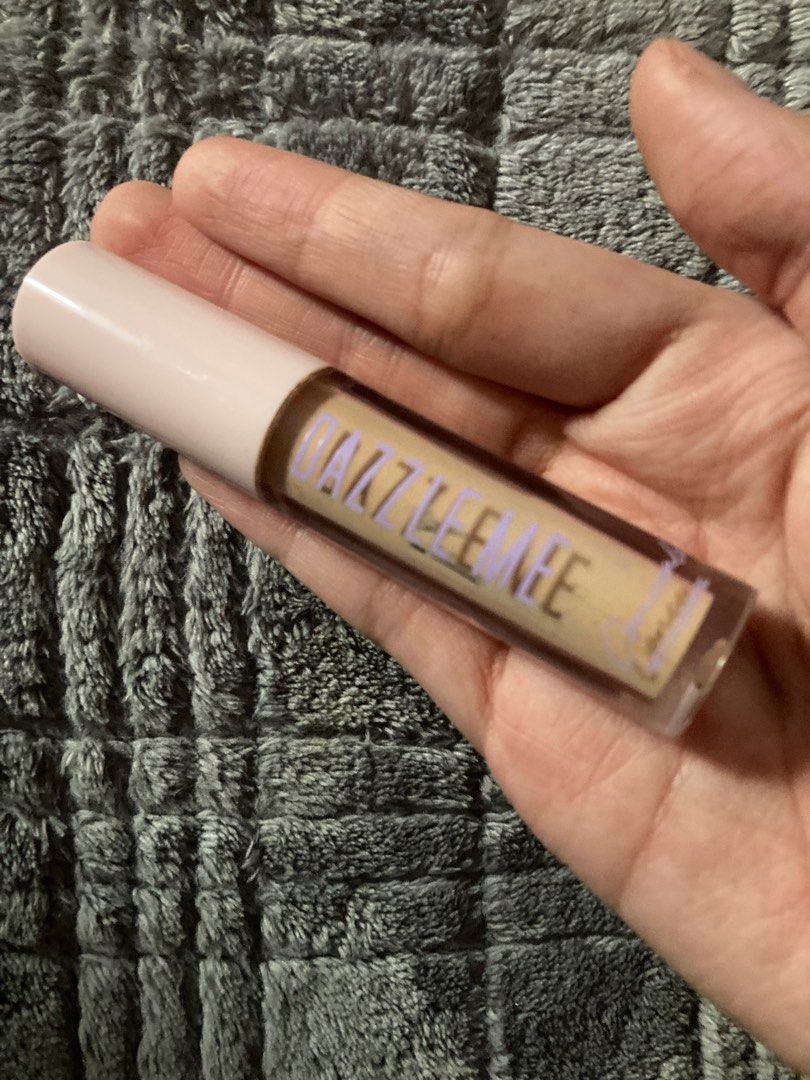Dazzle me concealer (Category: Makeup) located in Makati City. Submitted by wonderfindzs (Listing ID 1461669733, Image 1). Description: Makati.