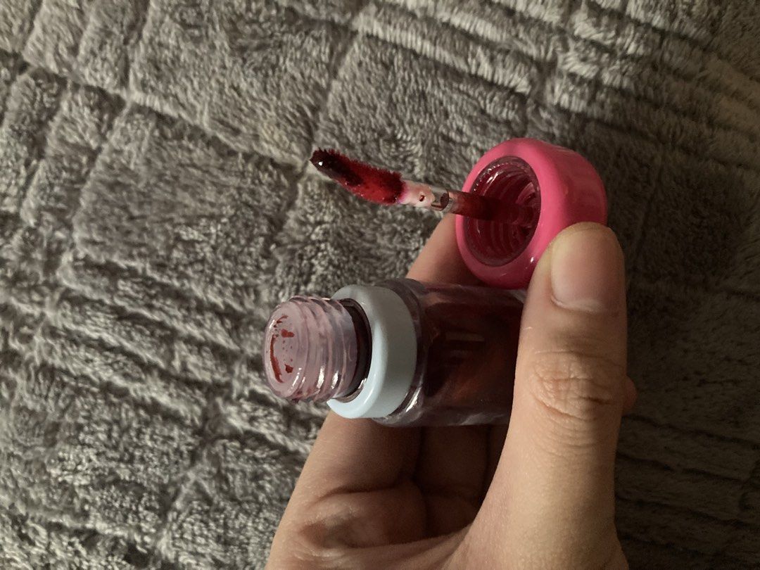 Dazzle me lip tint ink jely (Category: Makeup) located in Makati City. Submitted by wonderfindzs (Listing ID 1461669580, Image 3). Description: Shade 982.