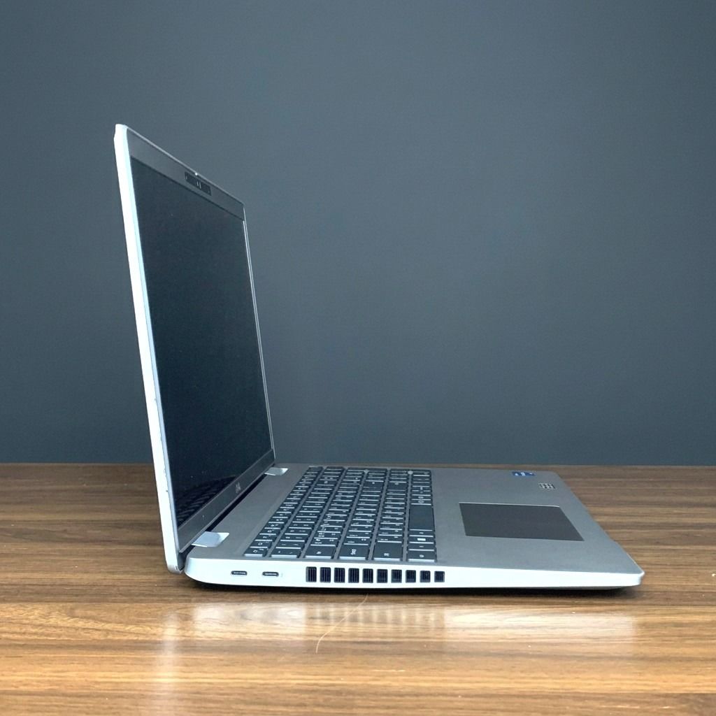 DELL LATITUDE 5530 (Category: Laptops & Notebooks) located in Manila. Submitted by cooldeer-04b414 (Listing ID 1461578004, Image 3). Description: Paki basa~ ₱21,105 nalang last price na po yan Specs Processor :12th Gen Intel Core i5 Memory : 16 GB Storage : 512 GB PCIe NVMe SSD. Display : 15.6" screen display. 𝘖𝘚: NO OS (𝘞𝘪𝘯𝘥𝘰𝘸𝘴 11 𝘴𝘶𝘱𝘱𝘰𝘳𝘵) Pwede lagyan ng OS ADDITIONAL lang nasa 1.2k+ Keyboard: Standard English w/ korean alpabet.