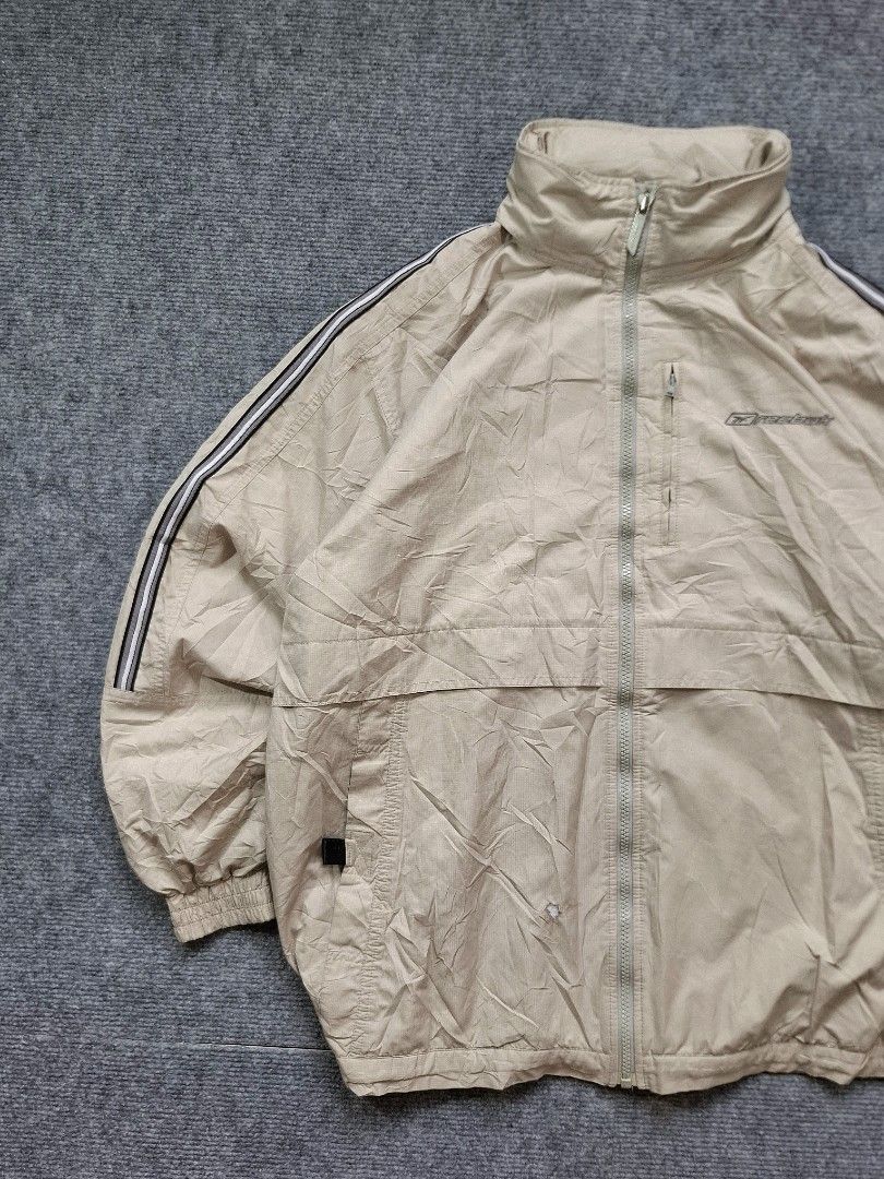 REEBOK Beige Windbreaker Full Zip Jacket (Category: Coats, Jackets and Outerwear) located in Las Pinas. Submitted by nevergetsold.ph (Listing ID 1461746017, Image 2). Description: DETAILS ⏬️ REEBOK Beige Windbreaker Full Zip Jacket Dimentions (inches) Width: 25 Length: 28 Sleeve Lenght: 22 Issues: none.
