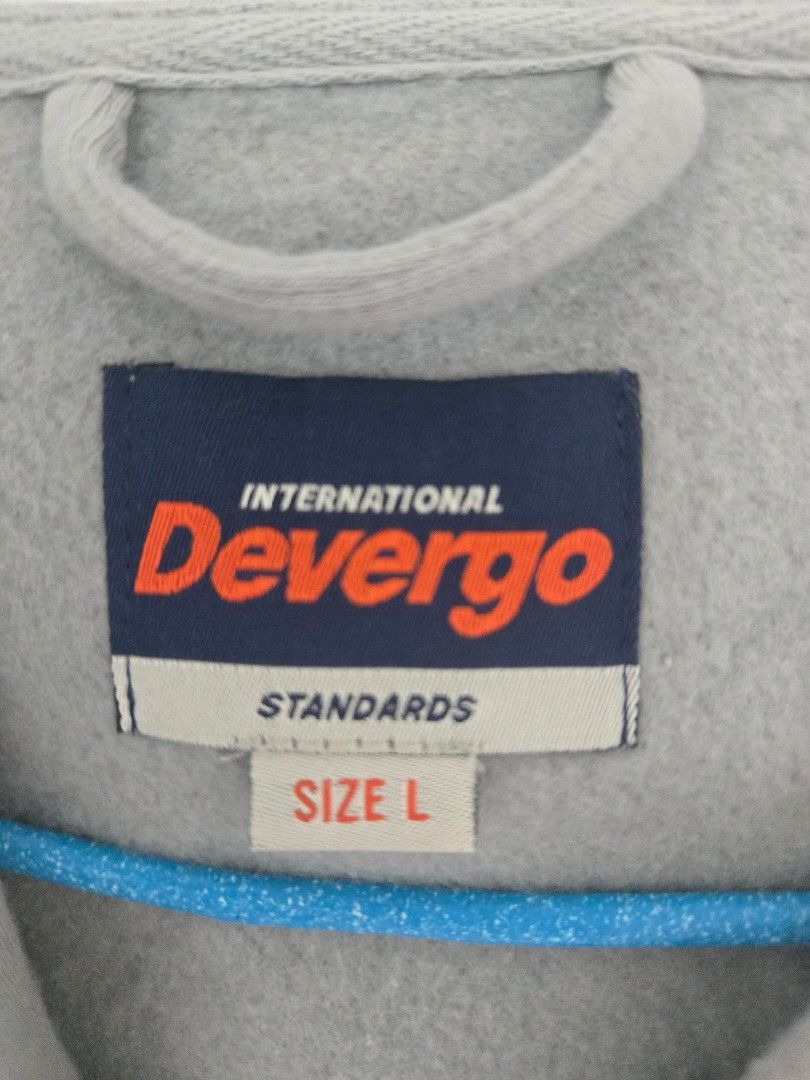 Devergo 灰 Hoddie fleece jacket 加絨衛衣外套 （分類：外套及戶外衣服）位於 Hong Kong。 由 vi_cyt 提交（商品編號 1461628039，圖片 2）。簡介： 。