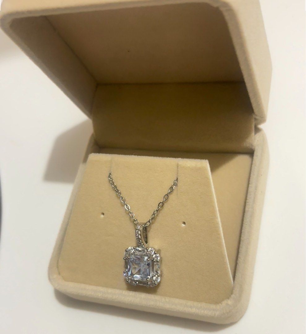 Diamond design silver necklace with box (Category: Necklaces) located in Mandaue City. Submitted by Currentcrs (Listing ID 1461655673, Image 2). Description: .