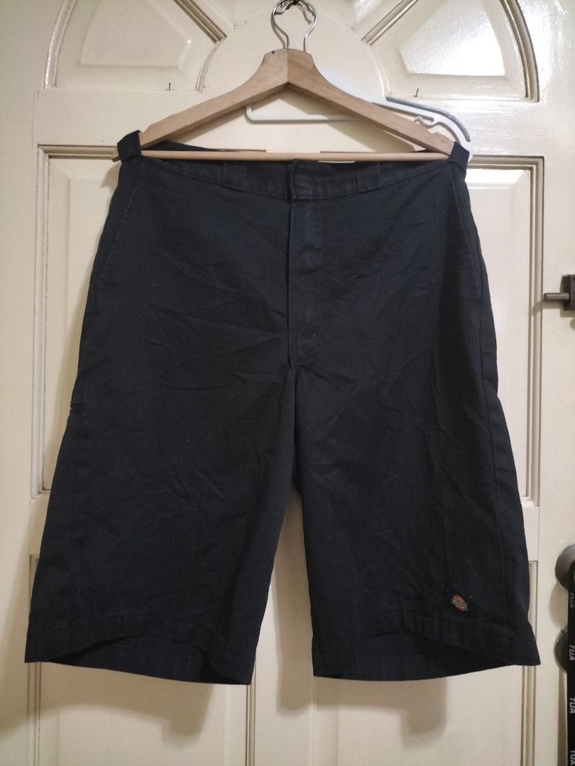 Dickies Black Canvas Pocket Shorts (Category: Shorts) located in Manila. Submitted by patriciab12636 (Listing ID 1461730653, Image 3). Description: -fit to size 34 only Classic black Dickies shorts - Made from durable canvas material - Features the iconic Dickies logo patch - Comfortable fit for everyday wear - Perfect for casual outfits - Easy to pair with t-shirts or polos.