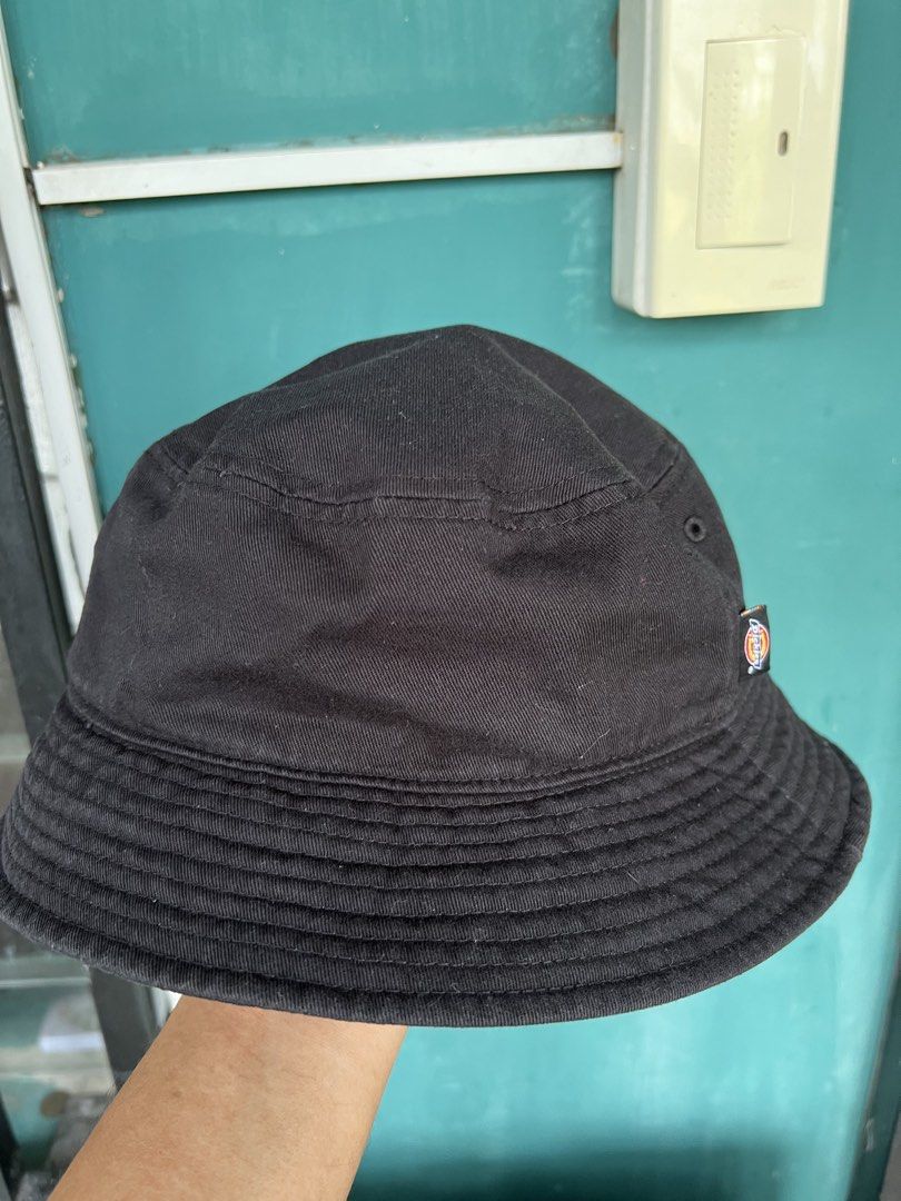 Dickies Bucket Hat (Category: Caps & Hats) located in Cavite. Submitted by slumbermanila (Listing ID 1461570357, Image 2). Description: Dickies Bucket Hat in good condition authentic .