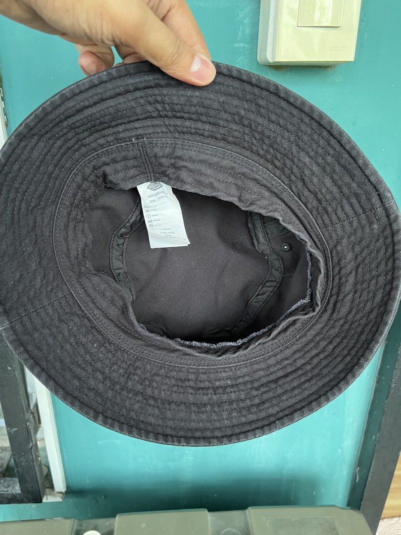 Dickies Bucket Hat (Category: Caps & Hats) located in Cavite. Submitted by slumbermanila (Listing ID 1461570357, Image 3). Description: Dickies Bucket Hat in good condition authentic .