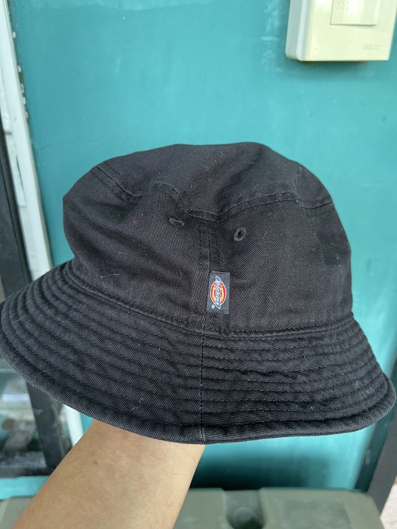 Dickies Bucket Hat (Category: Caps & Hats) located in Cavite. Submitted by slumbermanila (Listing ID 1461570357, Image 1). Description: Dickies Bucket Hat in good condition authentic .