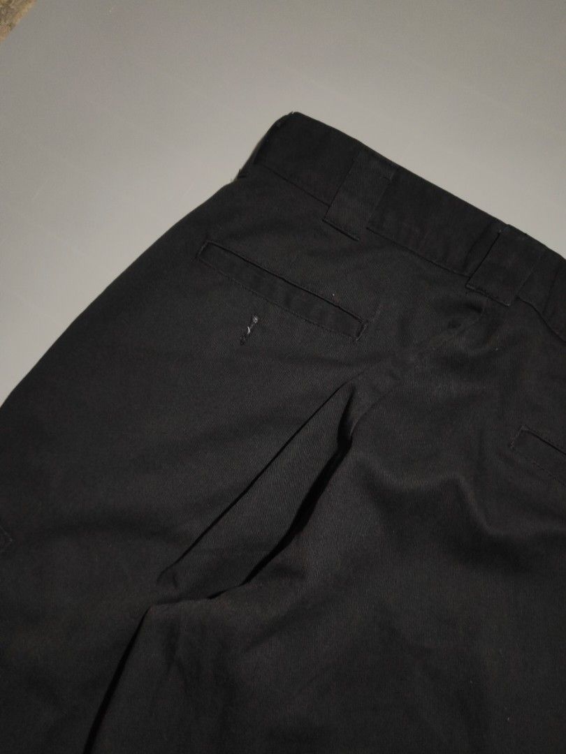 Dickies Cargo Pants (Category: Trousers) located in Abucay. Submitted by ian.thrift_ph (Listing ID 1461743401, Image 3). Description: Color Rate 9.5/10 Size 34 Length 39 Hem 9 Issue third pic Good Condition.
