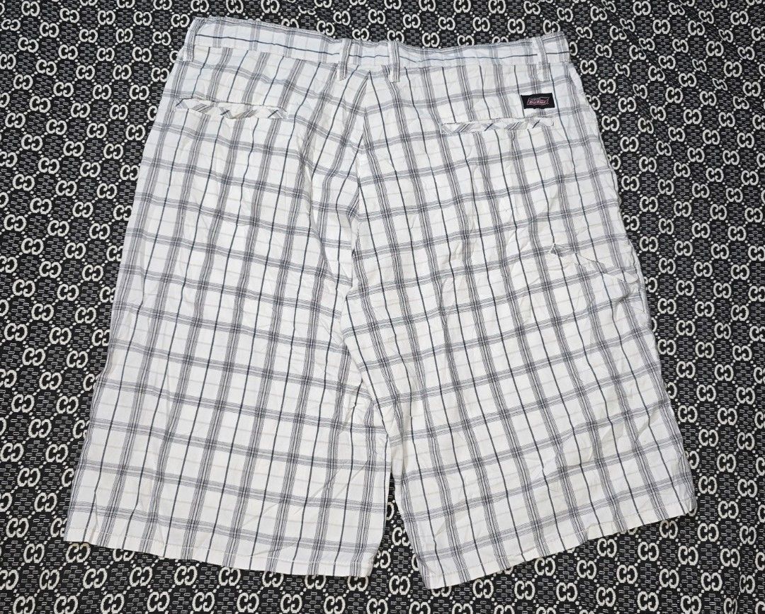 (Dickies) Genuine Carpenter Short (Category: Shorts) located in Hinigaran. Submitted by thrift_street_6106 (Listing ID 1461797274, Image 2). Description: (Dickies) Genuine Carpenter Short. Size 35'36. Length 24. Good as new. Non issue. Need wash only. 550+Sf.