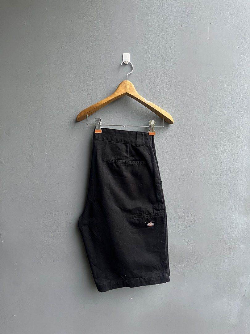 Dickies Relaxed Fit Douple Patch Short (Category: Shorts) located in Balamban. Submitted by just_findss (Listing ID 1461695150, Image 3). Description: Very Excellent Condition Dimes 32-34W / 25L Hem 13 Color Rate 9.5/10 NO ISSUE .