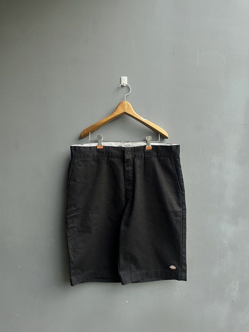 Dickies Relaxed Fit Douple Patch Short (Category: Shorts) located in Balamban. Submitted by just_findss (Listing ID 1461695150, Image 1). Description: Very Excellent Condition Dimes 32-34W / 25L Hem 13 Color Rate 9.5/10 NO ISSUE .