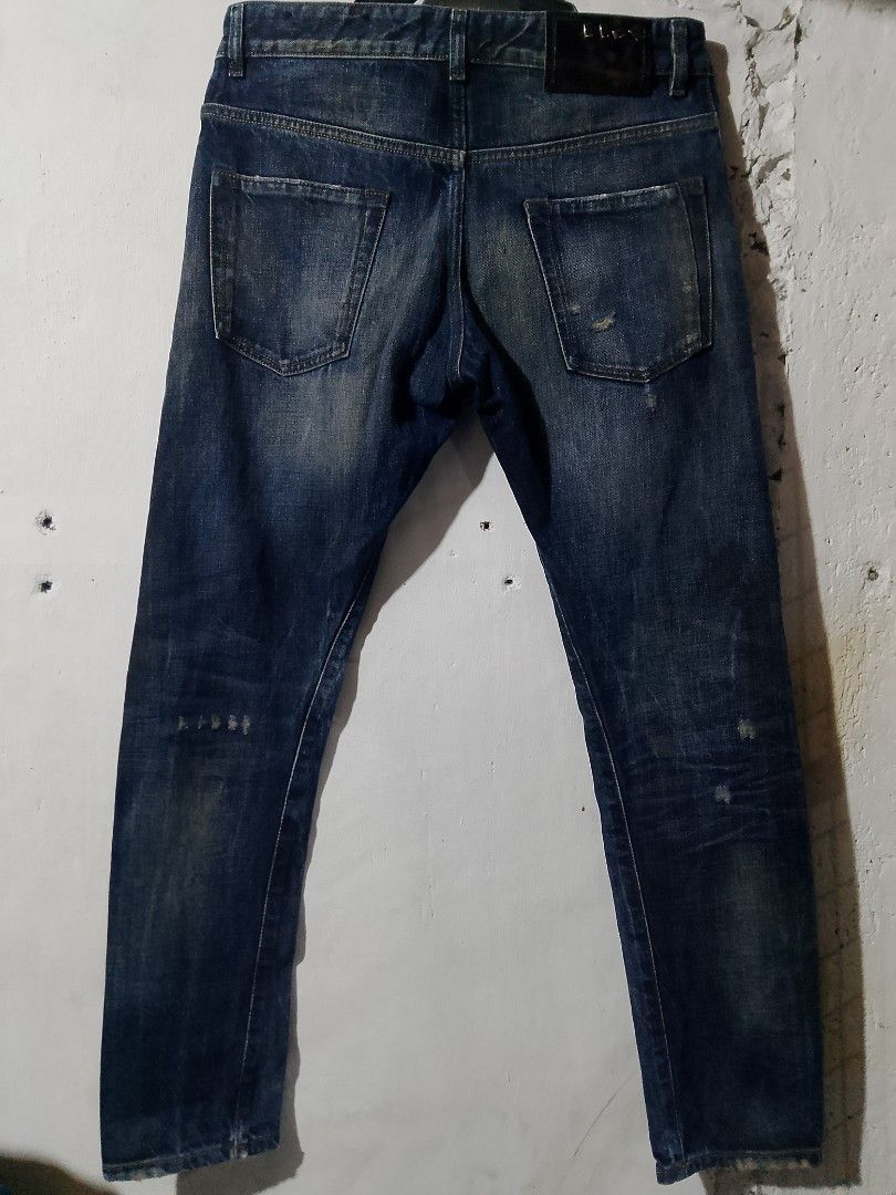 Diesel Ripped Jeans (Category: Jeans) located in General Trias. Submitted by reziahbant00650 (Listing ID 1461737760, Image 2). Description: Diesel Ripped Jeans fit 31 32.