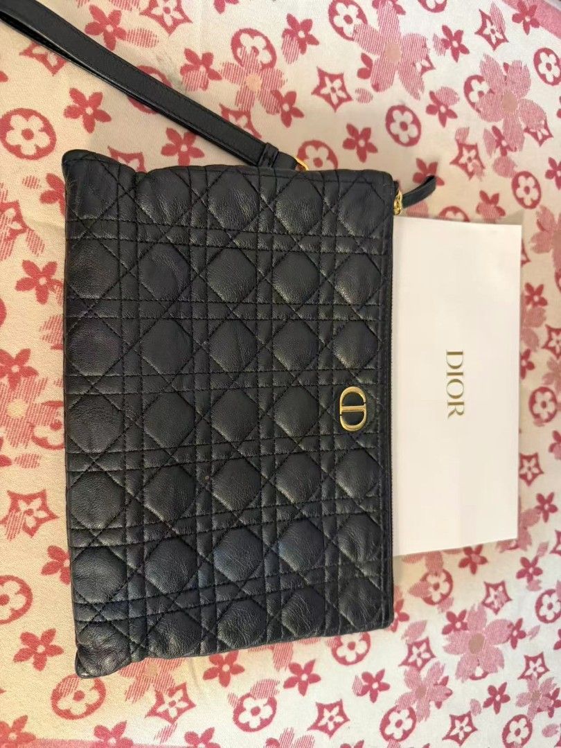 DIOR CLUTCH (Category: Luxury Bags & Wallets) located in Quezon City. Submitted by reiii_8 (Listing ID 1461607494, Image 3). Description: Fix wag na tumawad pa maawa kayo 77k orig price!.