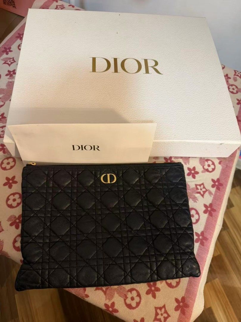 DIOR CLUTCH (Category: Luxury Bags & Wallets) located in Quezon City. Submitted by reiii_8 (Listing ID 1461607494, Image 2). Description: Fix wag na tumawad pa maawa kayo 77k orig price!.