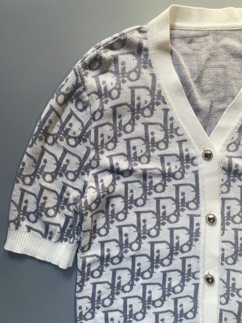 DIOR OBLIQUE (Category: Luxury Apparel) located in Angeles City. Submitted by rachelzane (Listing ID 1461628477, Image 3). Description: SIZE: fits xs-s CONDITION: 9/10 ISSUE: needs wash, no tags DIMENSION: WIDTH : 17 inches LENGTH: 22.5 inches NOTE: • Check measurements written in the description • Ask any questions before sending offers • Offers are welcome only when you are ready and sure about the deal • I ship from Philippines Thank you for r