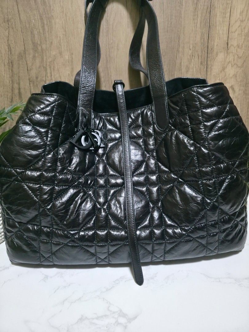 Dior Toujours Large (Category: Luxury Bags & Wallets) located in Pasig City. Submitted by louloubells (Listing ID 1461751027, Image 3). Description: ✨Tojours Matelasse Large tote in Black 👜9.5/10, like new condition. No flaws and smells new. Comes with Entrupy, pouch and dustbag. Retails for over PHP 300k and still in stores. 2024 date code. Rare find. SELLING LOW! ✨ PHP 150,000✨ .