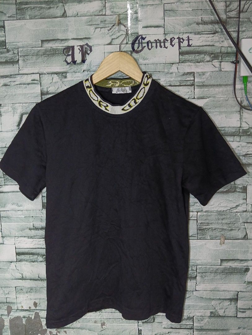 Dior t-shirt (Category: Shirts) located in Davao. Submitted by apconcept22 (Listing ID 1461701976, Image 1). Description: medium.