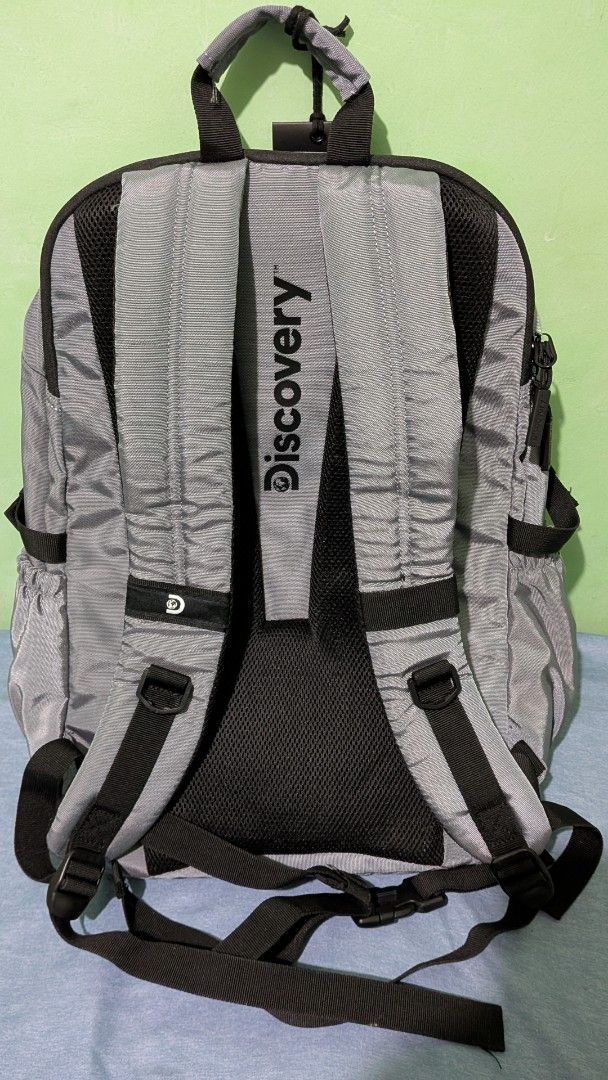 Discovery Metropolis Backpack (Category: Backpacks) located in Pasig City. Submitted by roland_ae86 (Listing ID 1461569542, Image 2). Description: - Multiple zippered compartments - Side pockets for water bottles - Padded shoulder straps for comfort - Ideal for school or day trips - Used only once Selling my once used Discovery Metropolis Bag. Ayaw gamitin ng gf ko. Ibenta na lang kesa matambak. Price still negotiable.