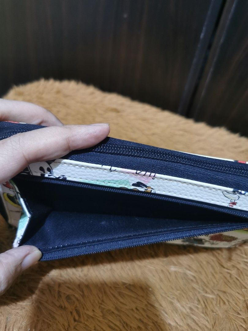 Disney Long Wallet (Category: Wallets & Card holders) located in Aringay. Submitted by ycels_purselove (Listing ID 1461733449, Image 3). Description: Disney Long Wallet Condition: Like new *never been used.