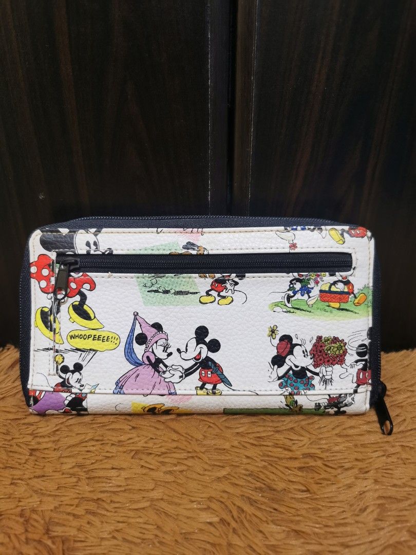 Disney Long Wallet (Category: Wallets & Card holders) located in Aringay. Submitted by ycels_purselove (Listing ID 1461733449, Image 2). Description: Disney Long Wallet Condition: Like new *never been used.