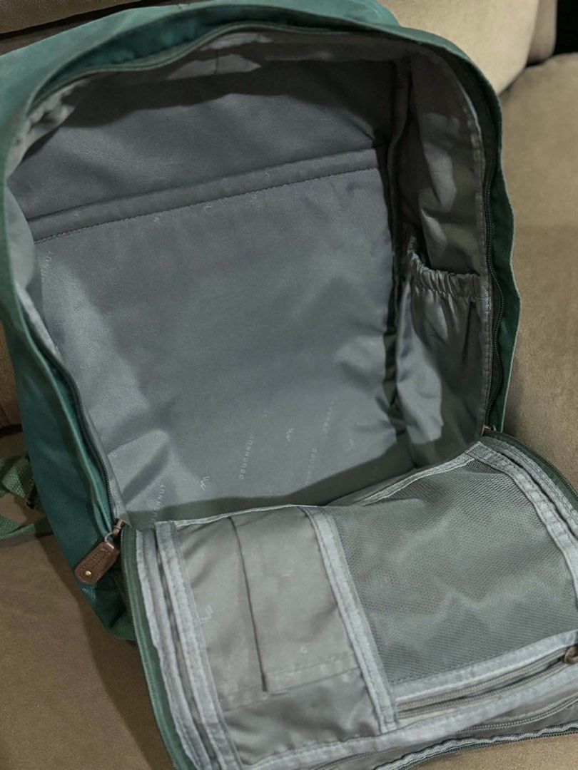 Doughnut Macaroon Backpack — Rucksack Seaweed (Category: Backpacks) located in Cebu City. Submitted by preloved.mae (Listing ID 1461581815, Image 2). Description: * Original. * No stains. * Slight discoloration. Bought for 4,850.