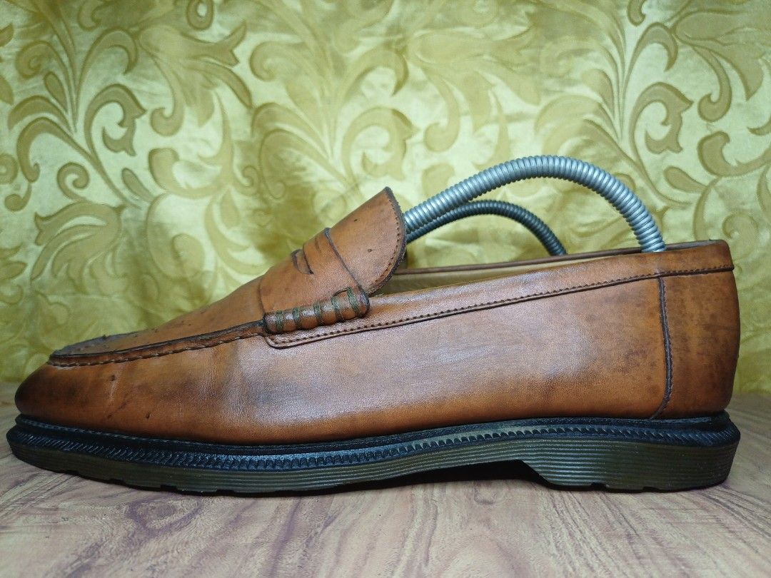 dr.martens Penny Loafers 👞 (Category: Casual Shoes) located in Quezon City. Submitted by jstreetsole (Listing ID 1461702996, Image 2). Description: New Dr.Martens Penny Loafers 👞 Size 8.5 / 42 , 26.5 cm 📏 ✅Secondhand ✅Excellent Condition ✅Leather ✅️Made in England •💰 Payment Method. G-cash or meet up around Qc Commonwealth - Cod Along Metro manila •Can do Via. -Lalamove 🏍 -Jnt 🚌 -Lbc 🚌 Price: 1.4k Direct message for more details..