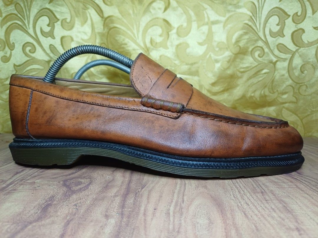 dr.martens Penny Loafers 👞 (Category: Casual Shoes) located in Quezon City. Submitted by jstreetsole (Listing ID 1461702996, Image 3). Description: New Dr.Martens Penny Loafers 👞 Size 8.5 / 42 , 26.5 cm 📏 ✅Secondhand ✅Excellent Condition ✅Leather ✅️Made in England •💰 Payment Method. G-cash or meet up around Qc Commonwealth - Cod Along Metro manila •Can do Via. -Lalamove 🏍 -Jnt 🚌 -Lbc 🚌 Price: 1.4k Direct message for more details..