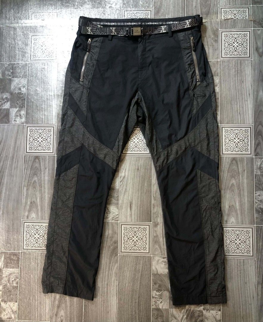 Eider Technical Outdoor Pants💯 (Category: Activewear) located in Polomolok. Submitted by beolaivar420 (Listing ID 1461581574, Image 1). Description: Eider Technical Outdoor Pants ✨ • Size 31'33 ( Length 37 ) • As new in condition 🥶 • No issues & not fade • Pic. may vary due to lights • Authentic 💯 Pm/Dm 📩 Vouch&Vcall Disclaimer: Manuel "Be" Olaivar Jr. is an independent seller, Items I sell are thrifted second hand items, No copyright infring