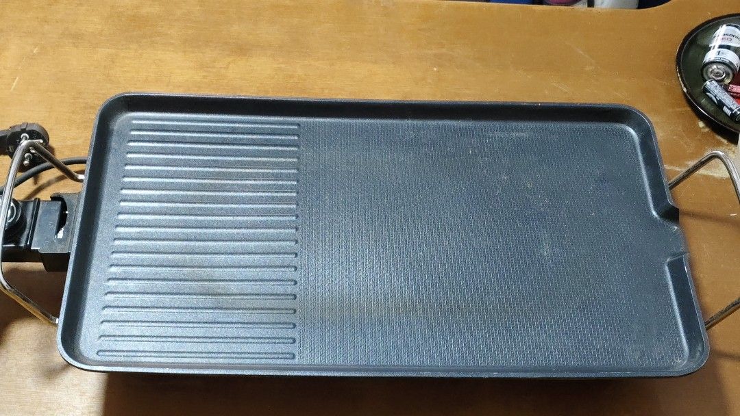 Electric Griddle with Thermostat Control (Category: BBQ, Grills & Hotpots) located in Bulacan. Submitted by babz30261 (Listing ID 1461656458, Image 1). Description: - Electric griddle with a dual-surface design (flat and ribbed). - Precise temperature control with an adjustable thermostat. - Perfect for cooking a variety of foods: breakfast items, grilled meats, pancakes, and more. - Easy-to-clean surface for hassle-free maintenance. - Built-in s