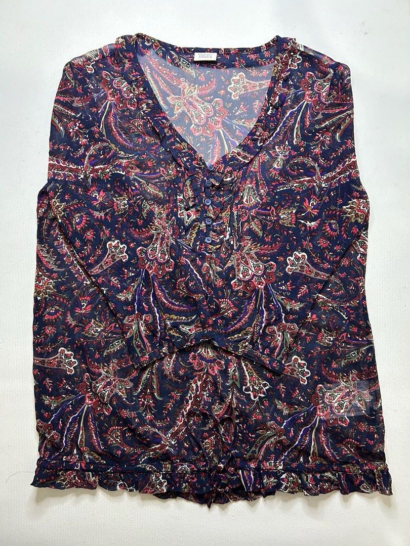 ESPRIT BLOUSE (Category: Blouses) located in Quezon City. Submitted by bdmc.clothing (Listing ID 1461767747, Image 3). Description: Brand: Esprit Type of Clothing: Blouse Size on tag: Medium Issues: None Condition: Like new Fabric: 100% polyester Price: 400 #esprit #vintagefinds #thriftstorefinds.