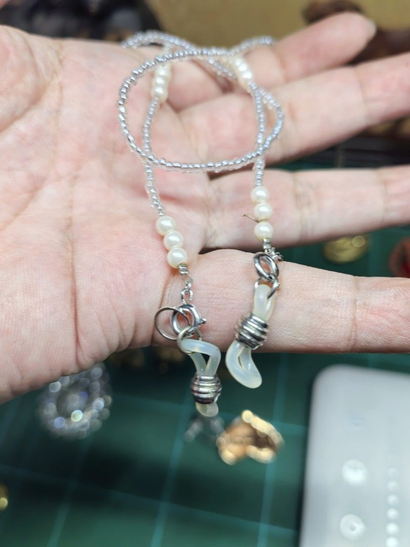 Eyeglass Link Accessory (Category: Other Accessories) located in Cebu City. Submitted by dudes_villanueva (Listing ID 1461585372, Image 3). Description: Eyeglass Link Accessory In excellent condition.