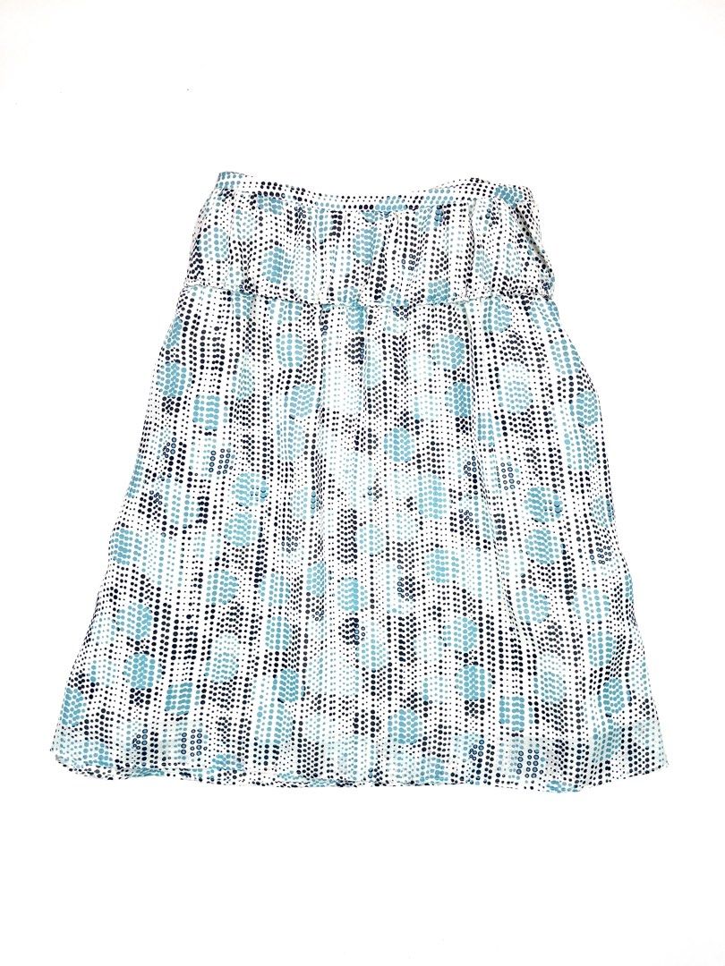 Facade Green Aqua Abstract Dotted Midi Skirt (Category: Skirts) located in Angeles City. Submitted by fruits.ph (Listing ID 1461673183, Image 1). Description: Measurements Waist: 13” Hips: 17.5” Length: 19.5” Size on Tag: 36 (US Small) Best Fit: 25-27 waist (XS-S) *Flat lay measurements* Mannequin Size: (Waist:31 Hips:33) Color Rate: 10/10 Flaws: None Material: Mesh/Non Stretch ***Color may vary due to lighting. This item is properly washed and d