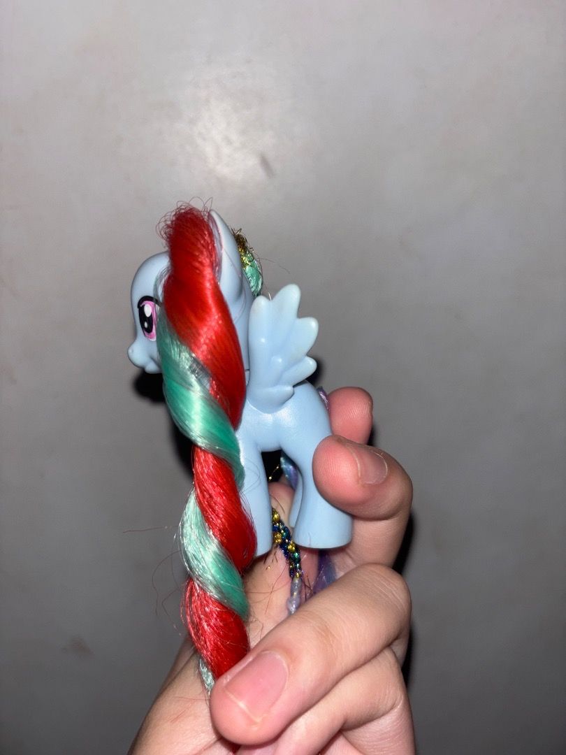 Fakie Tinsel Rainbow Dash🌈 (Category: Figurines & Statues) located in Los Banos. Submitted by the_shining_armor (Listing ID 1461647220, Image 3). Description: Keep in mind nalang po na fakie po sya and not from hasbro! Eyes are also repainted aswell. Good condition naman sya in terms of mane and tail . Medyo awkward din yung tayo/ pose nya ewan ko medyo off lang. Other than that okay naman sya FAKIE po sya ha i repeat Fakie po🫶 Thank you.