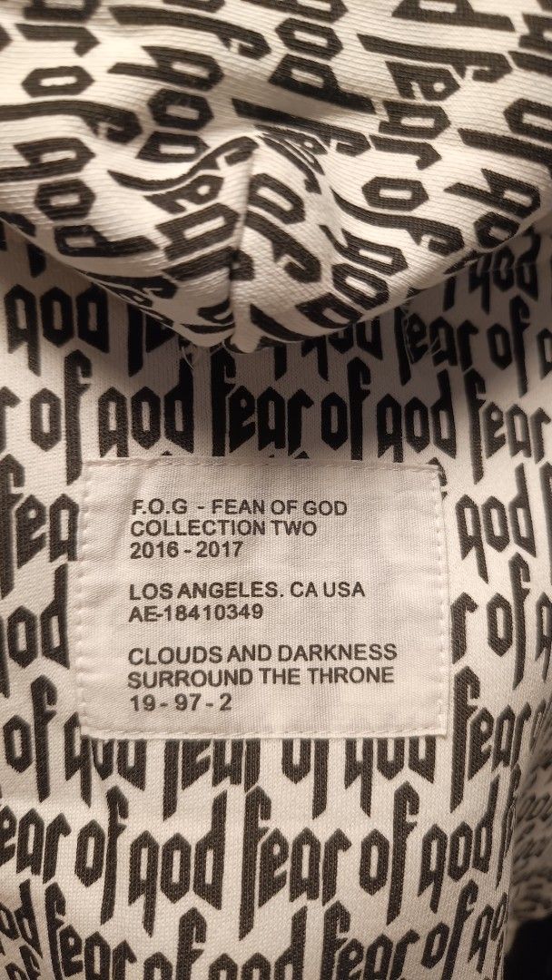 FEAR OF GOD 全Logo 帽T Collection Two M碼 （分類：衛衣）位於 Hong Kong。 由 126tvb 提交（商品編號 1461684594，圖片 3）。簡介： 全新Fear of God Collection Two，M碼。。