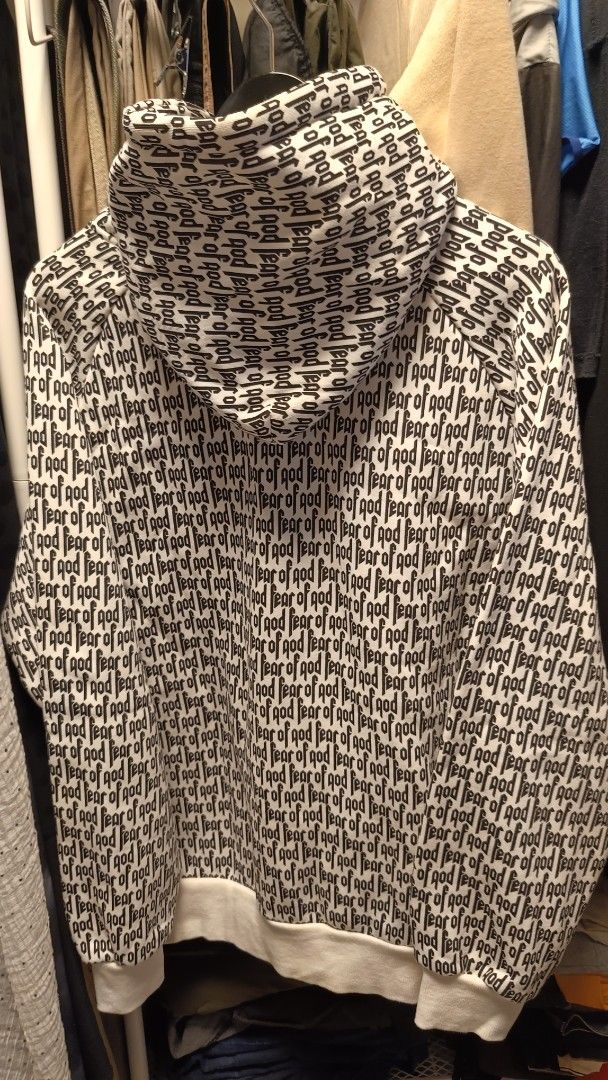 FEAR OF GOD 全Logo 帽T Collection Two M碼 （分類：衛衣）位於 Hong Kong。 由 126tvb 提交（商品編號 1461684594，圖片 2）。簡介： 全新Fear of God Collection Two，M碼。。