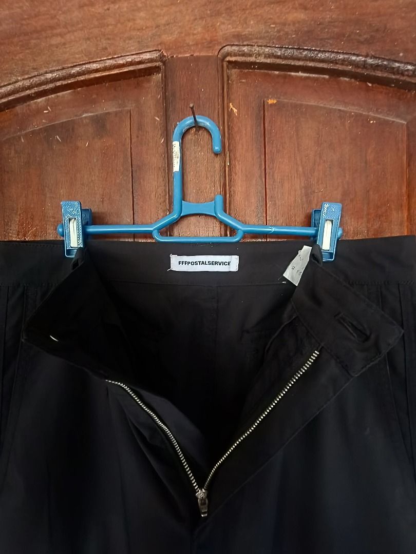 FFFPOSTAL SERVICE V1 CARGO FLARE's (Category: Trousers) located in Palo. Submitted by fmrjgv (Listing ID 1461759867, Image 3). Description: waist 31 inch outseam 42 inch inseam 31 inch leg opening 11.5 inch yyk zips issues minor button scratches.