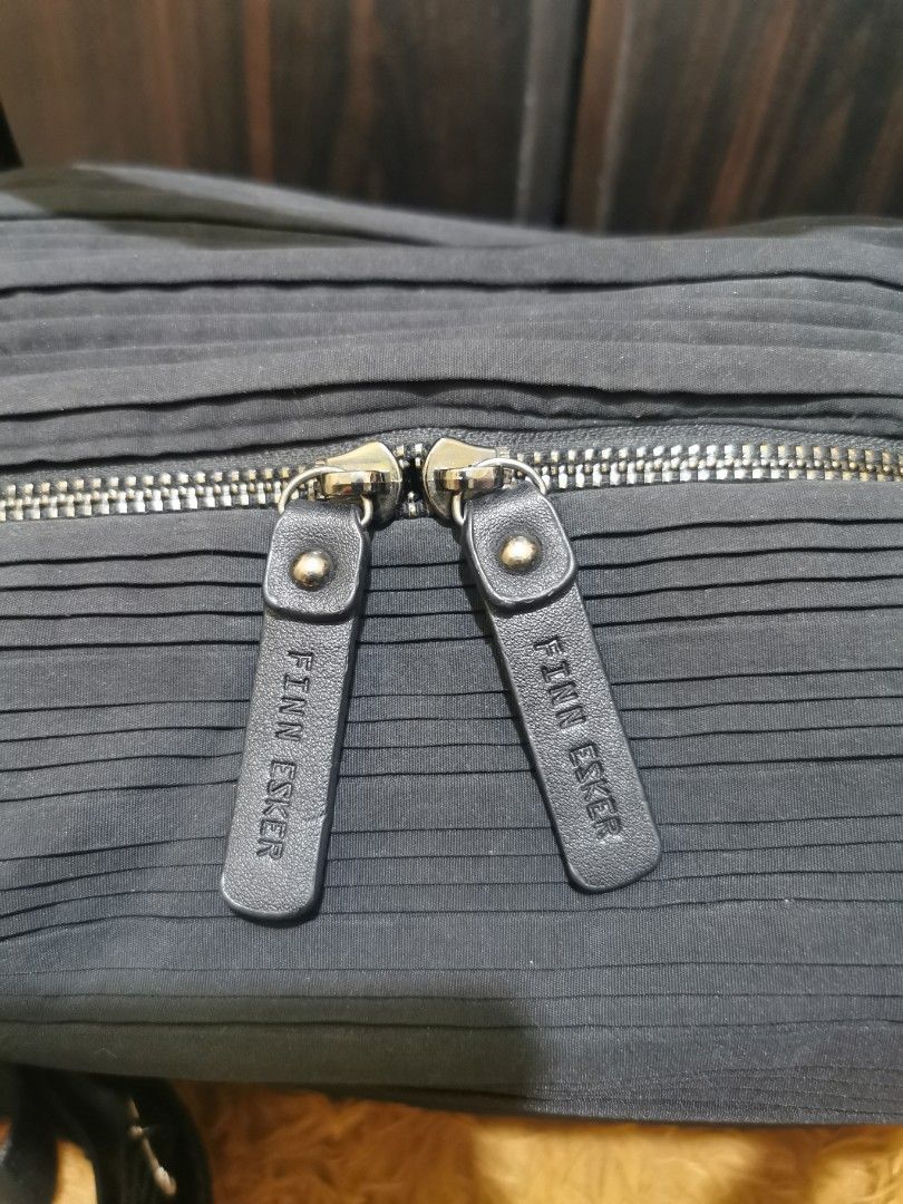Finn Esker Handbag w/ sling (Category: Cross-body Bags) located in Aringay. Submitted by ycels_purselove (Listing ID 1461682310, Image 3). Description: Finn Esker Handbag w/ sling Nylon material.