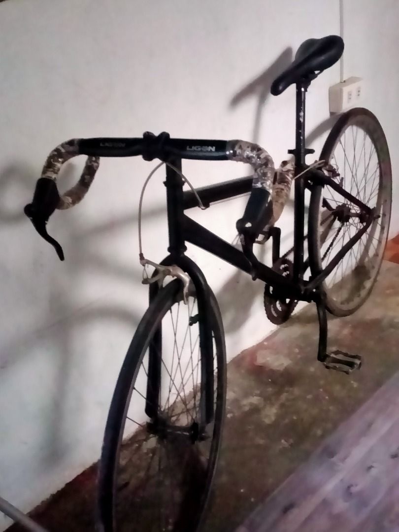 Fixie /Racer Bike (Category: Bicycles) located in Caloocan City. Submitted by epicwhale.dd867f (Listing ID 1461596411, Image 1). Description: Fixie / Racer Bike Steel Frame Ligon Dropbar Rush Sale .