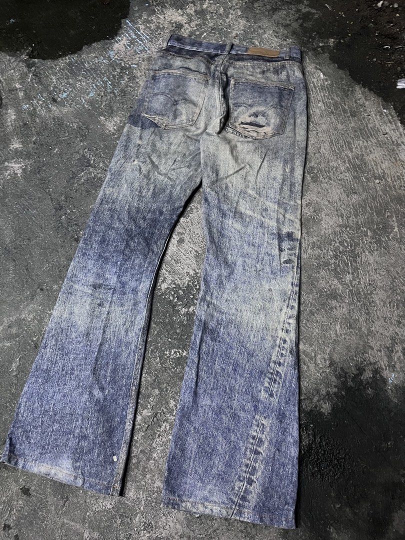 Flared pants (Category: Jeans) located in Pasay City. Submitted by metro_thrift (Listing ID 1461564122, Image 2). Description: 30 waist 42 length thighs 9 10 leg open.