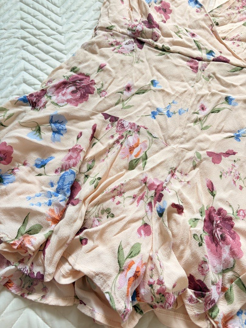 Floral Mini Dress/Jumpsuits (Category: Dresses) located in Anda. Submitted by disaccharide (Listing ID 1461652603, Image 3). Description: good as new .