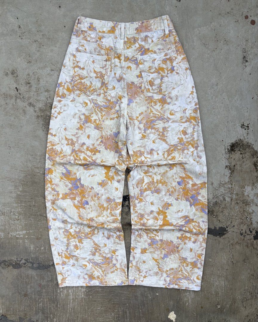 Floral print wide leg pants (Category: Jeans) located in Calamba. Submitted by lyrons.wardrobe (Listing ID 1461663466, Image 2). Description: Size L Waist 29-30 Length 40. Leg opening 12.5 Hem 11.5.