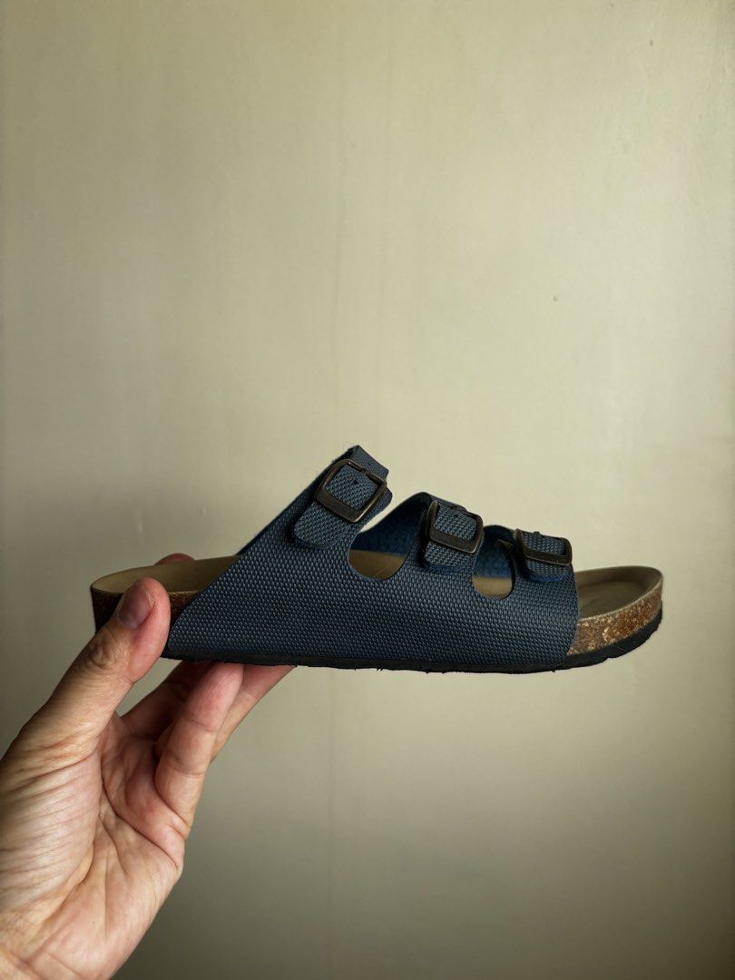 Florsheim Slides Size 32 (20cm) (Category: Babies & Kids Fashion) located in Quezon City. Submitted by dearbento.boutique (Listing ID 1461622180, Image 2). Description: Florsheim Slides Size 32 (20cm) - Unisex Navy Blue. No box na. Malinis pa ito. Less than 5x naisuot, nakatambak lang sa shoe rack. .