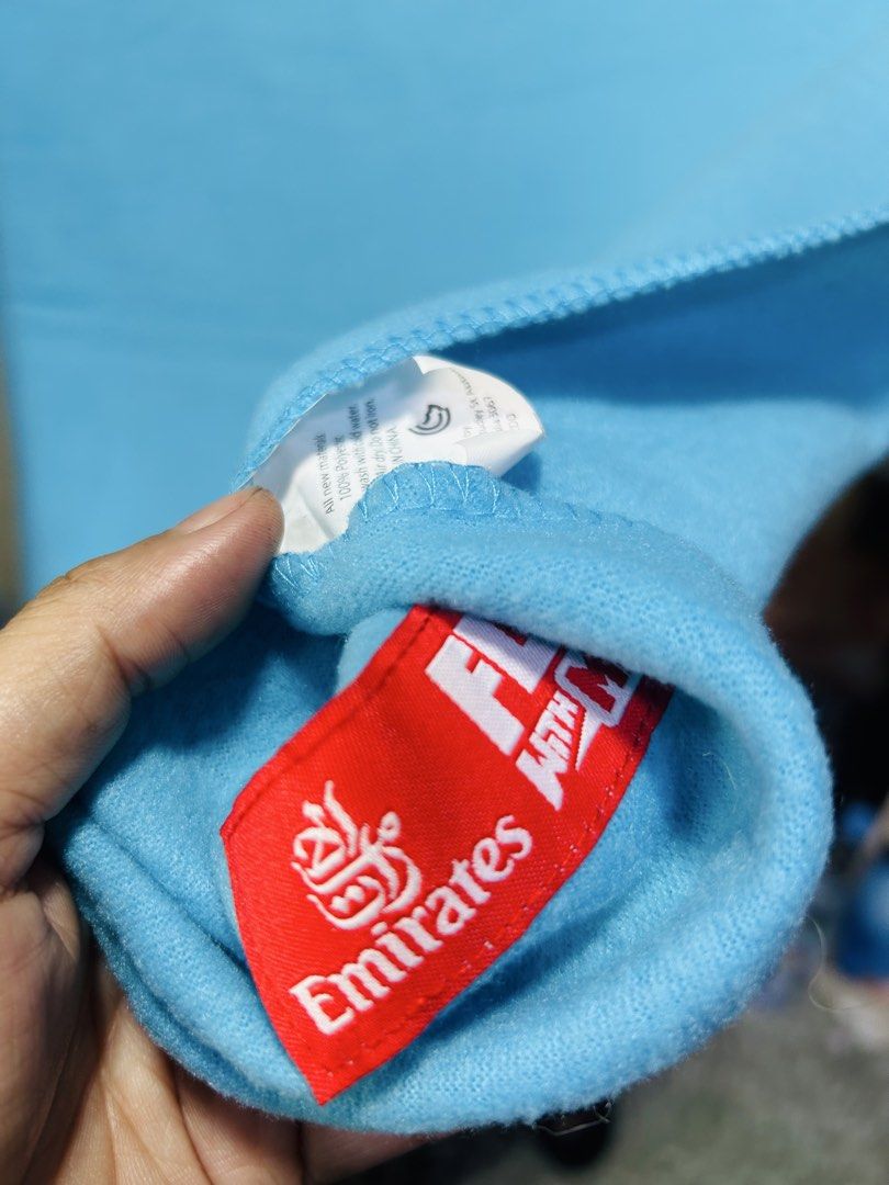 Fly Emirates Travel Blanket (Category: Announcements) located in Manila. Submitted by starbalesukandjapansurplus (Listing ID 1461573338, Image 2). Description: .