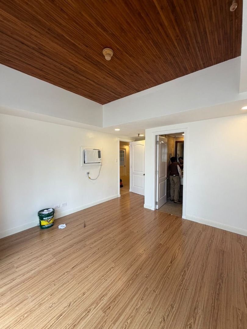 FOR RENT: One Lafayette, Salcedo (Category: Apartments & Condos) located in Makati City. Submitted by claudine_signetrealty (Listing ID 1461587184, Image 3). Description: FOR RENT: 📍One Lafayette, Salcedo Newly renovated ✨ 1 bedroom with 1 T&B 60 Sqm Semi furnished Open to furnishing 1 parking slot at P2 Asking: PHP 50K / month inclusive of dues and parking (negotiable) For inquiries and viewings: Carol Bautista Executive Assistant Claudine Mija