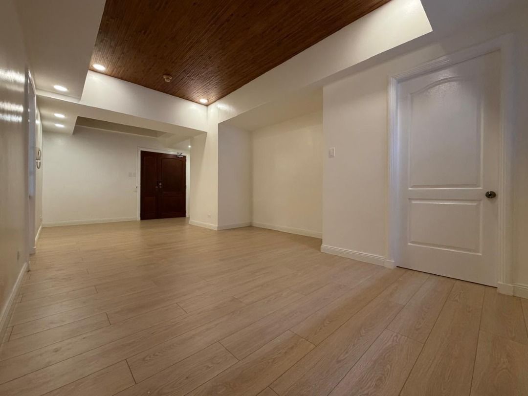 FOR RENT: One Lafayette, Salcedo (Category: Apartments & Condos) located in Makati City. Submitted by claudine_signetrealty (Listing ID 1461587184, Image 1). Description: FOR RENT: 📍One Lafayette, Salcedo Newly renovated ✨ 1 bedroom with 1 T&B 60 Sqm Semi furnished Open to furnishing 1 parking slot at P2 Asking: PHP 50K / month inclusive of dues and parking (negotiable) For inquiries and viewings: Carol Bautista Executive Assistant Claudine Mija