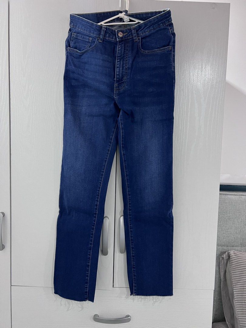 Forever 21 Blue Denim Jeans Size 29 (Category: Jeans) located in Cebu City. Submitted by preloved.mae (Listing ID 1461578095, Image 1). Description: - Forever 21 blue denim jeans - Straight leg cut - Frayed hem detail - Waist size: 29 - Versatile for casual wear - Easy to pair with any top.