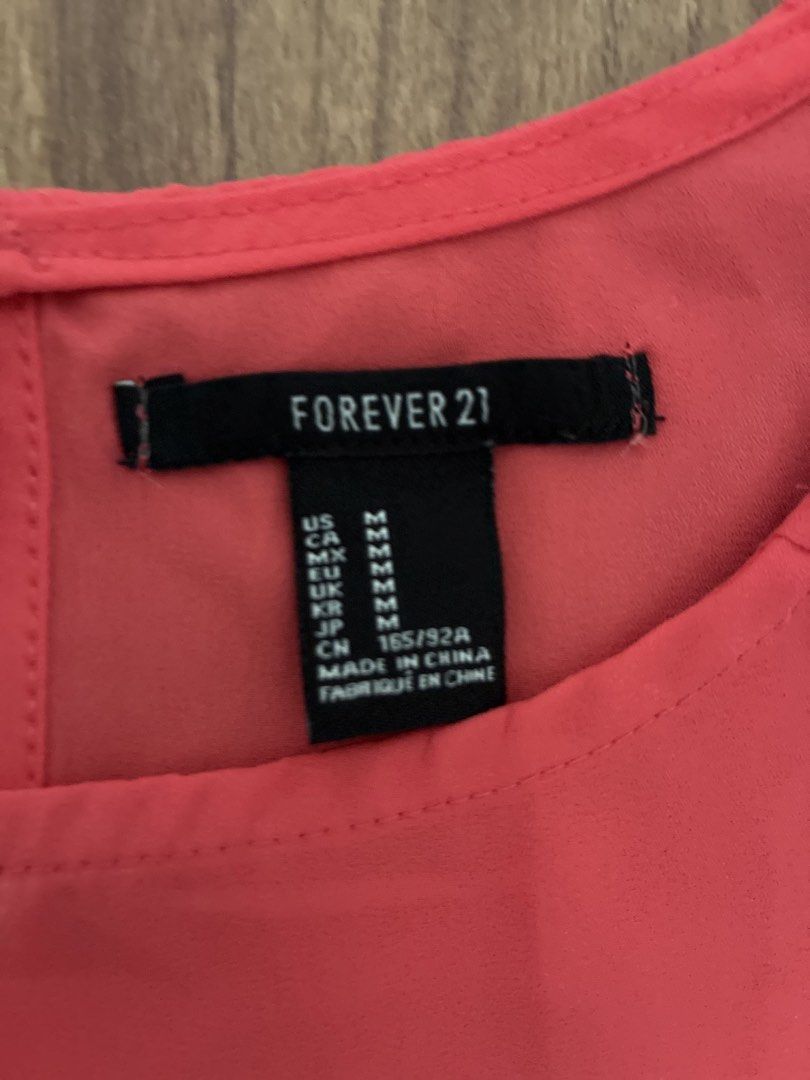 Forever 21 Coral Cropped Top Size M (Category: Sleeveless) located in Pasig City. Submitted by slr1949 (Listing ID 1461600794, Image 2). Description: - Coral cropped top from Forever 21 - Features short sleeves with stylish shoulder detail - Simple and chic design - Versatile for casual outings or dressing up - Easily pairs with jeans or skirts.