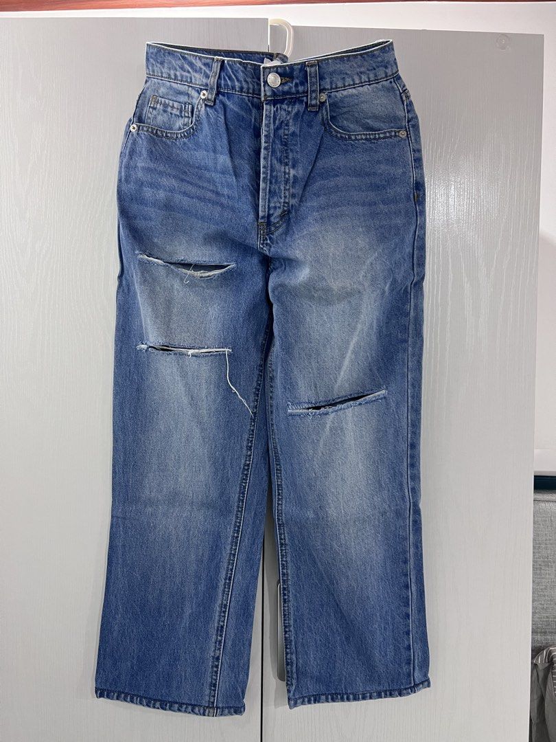 Forever 21 Denim Jeans Size 26 (Category: Jeans) located in Cebu City. Submitted by preloved.mae (Listing ID 1461578310, Image 1). Description: - Brand: Forever 21 - Type: Blue Denim Jeans - Fit: Straight Leg - Size: 26 - Style: Casual.